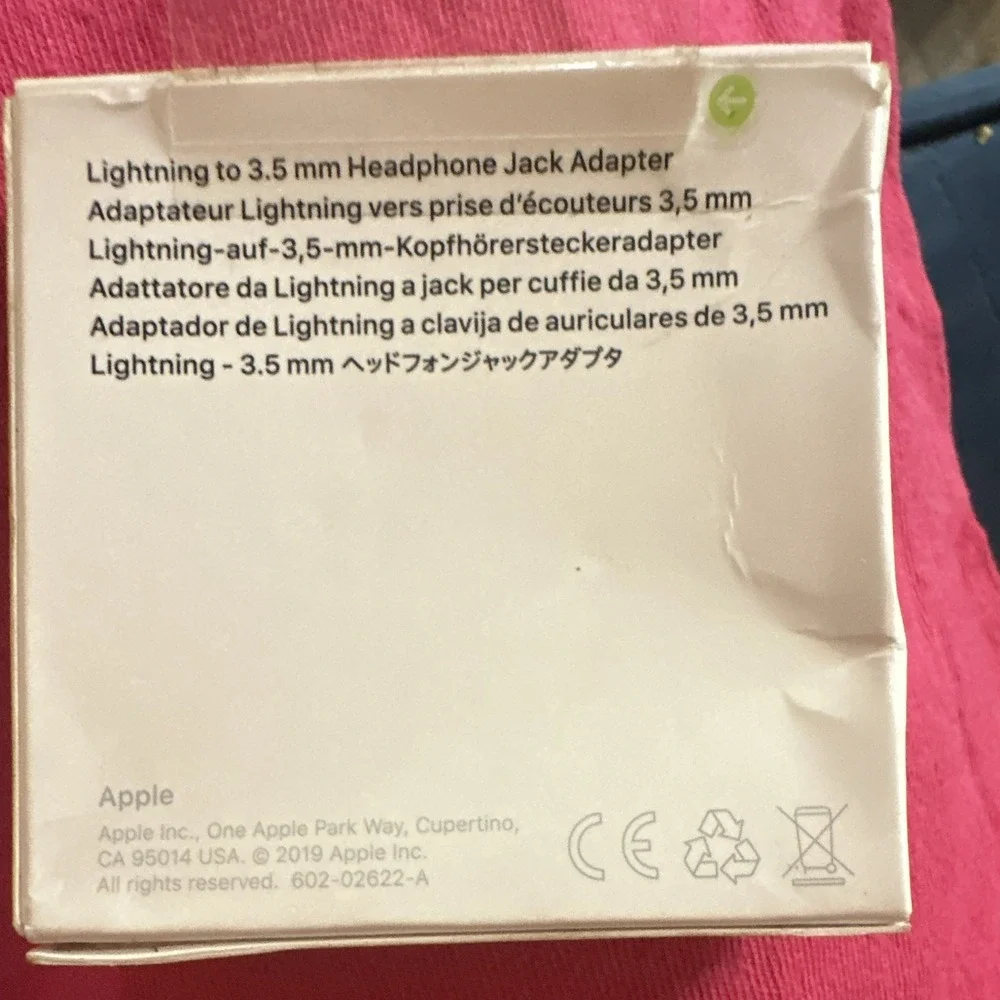 Apple Lightning to 3.5mm Headphone Jack Adapter, White (A1826)